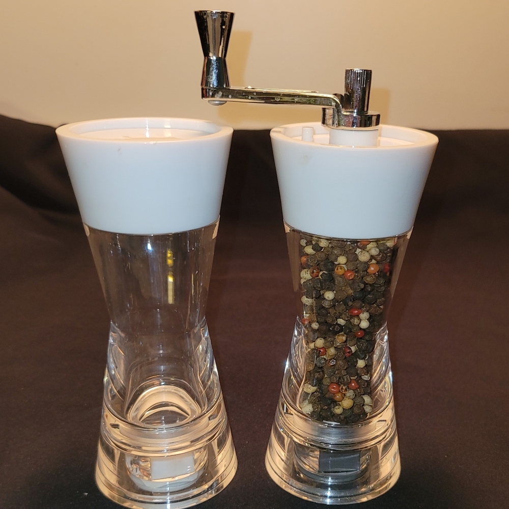 Olde Thompson pepper grinder & salt shaker
